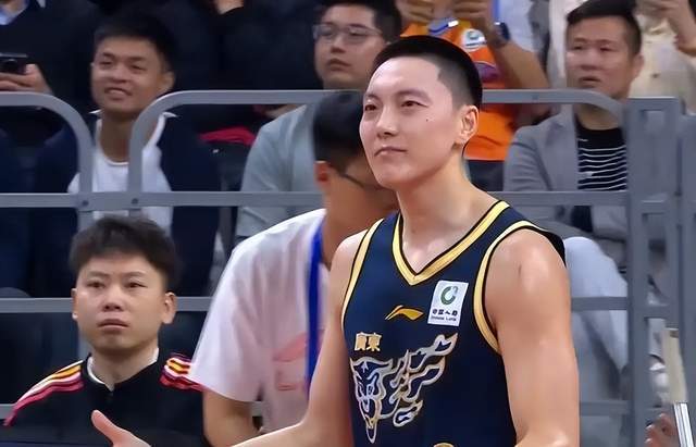 世界杯手机高清观看-广东队主场40分惨败，杜锋脸色铁青，朱芳雨该认真上班了